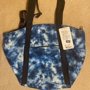 LULULEMON EVERYDAY BAG
